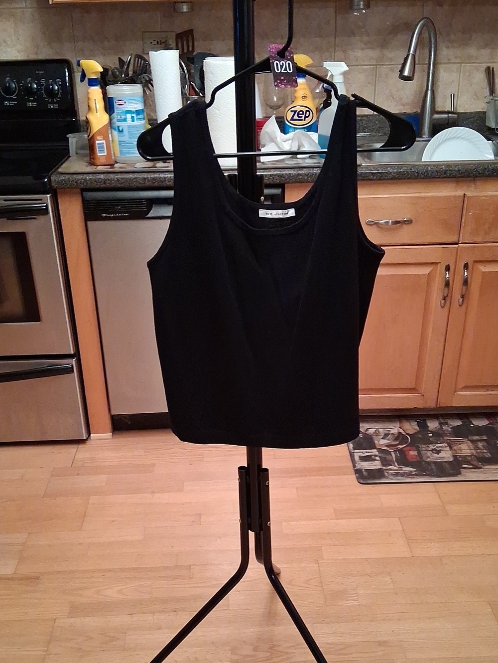 St. John Black Sleeveless Scoop Neck Stretch Knit Tank